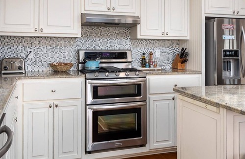 Ventress House | Screened porch and private pier on False River