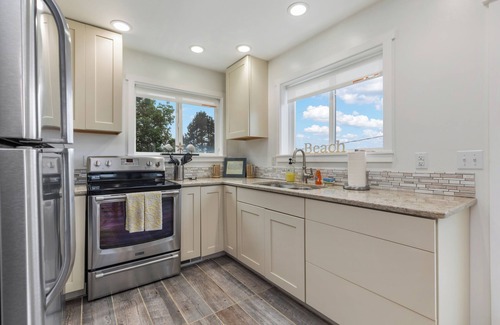 Maxwelton House | Sea-Esta I Charming Getaway I SLEEPS 4