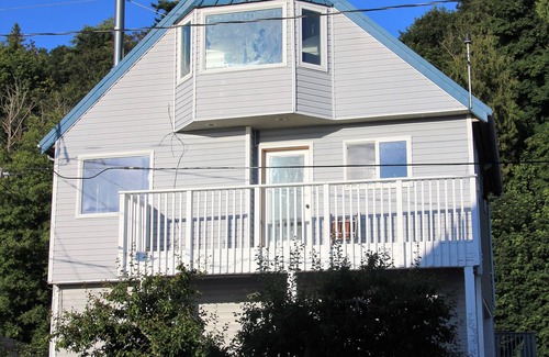 Maxwelton House | Sea-Esta I Charming Getaway I SLEEPS 4