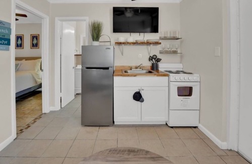 Crescent Beach Apartment | Sea Foam | Family-Friendly Coastal Escape| Beach