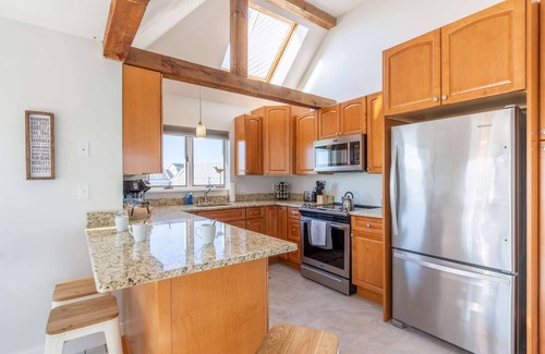 Newburyport House | Sea Love Beach: Walk to Beach, 2 Living Rooms, Central AC, Outdoor Shower, Smart TVs, Deck, Grill