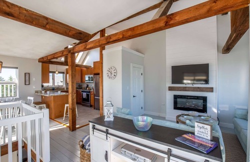 Newburyport House | Sea Love Beach: Walk to Beach, 2 Living Rooms, Central AC, Outdoor Shower, Smart TVs, Deck, Grill