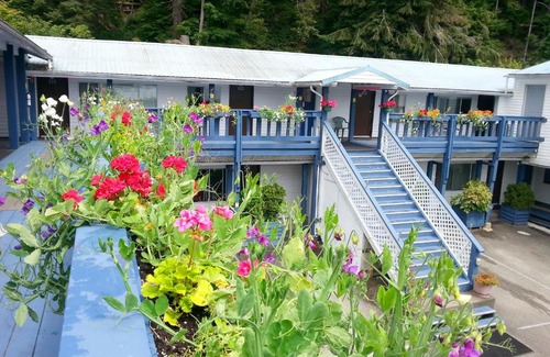 Queen Charlotte Hotel | Sea Raven Motel