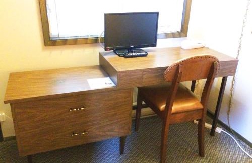 Queen Charlotte Hotel | Sea Raven Motel