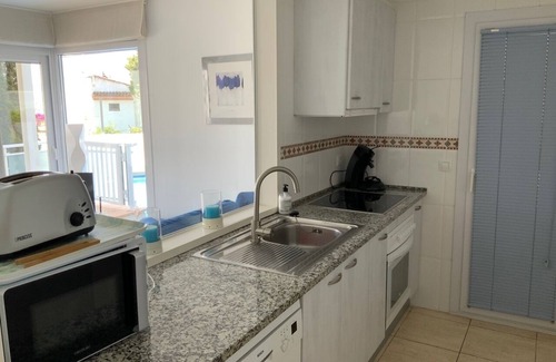 Roses Town Center Apartment | Sea view apartment with private pool