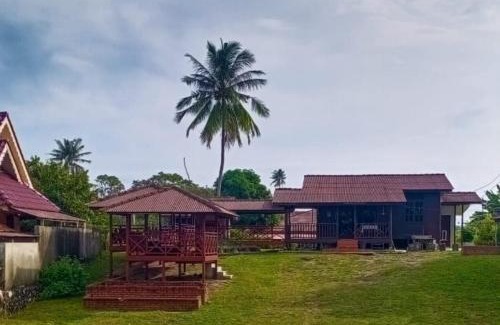 Sungai Baru Tengah Ski Chalet | Sea View Kampong Style Homestay Pengkalan Balak