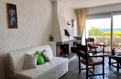 Lavreotiki House | Sea-view maisonette at Sounio