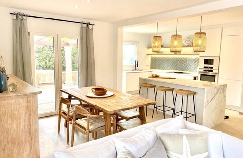 Cala d'Or Villa | Sea view villa in top location - own pool - 3 bedrooms/3 bathrooms - everything within walking distance!