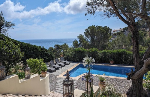 Begur Villa | Sea views, 2 Mins Walk to the Sea, Heated Pool, Air Con, Fibre WiFi, 85+ reviews
