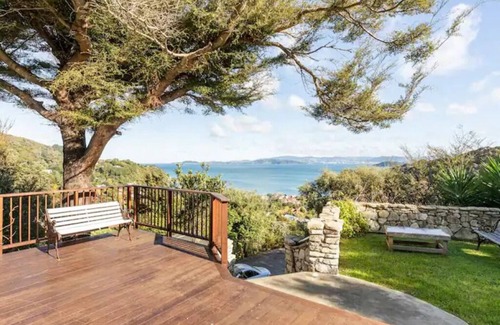 Lowry Bay House | Sea views from holiday house