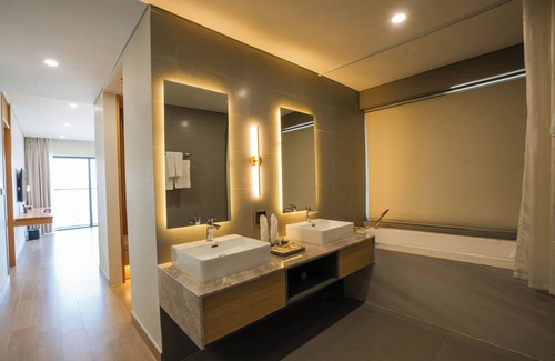 Cam Xuyen Hotel | Seabird Hotel Thien Cam