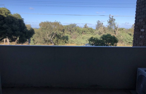 Seaford Apartment | Seaford- Seabreeze; 2 bed - sleep 4.Beautiful beach front apartment.WiFi,netflix