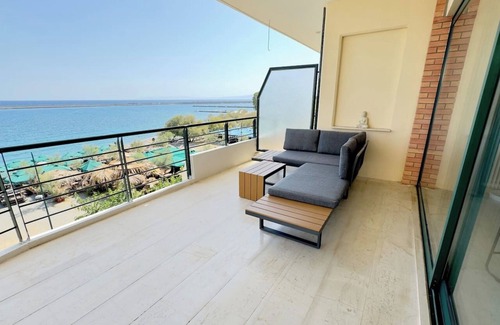 Kalamata Apartment | Seafront Luxury Apartment