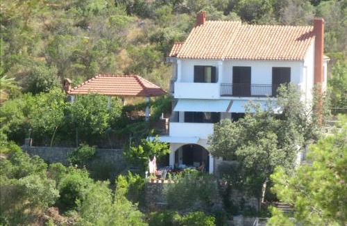 Necujam House | Seafront rural big house at Solta Croacia island