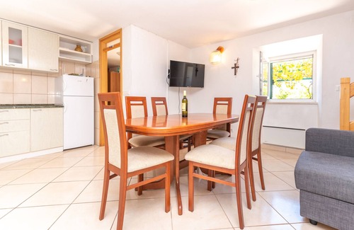 Sumartin House | Seafront vacation house with JACUZZI, 5 meters from beach