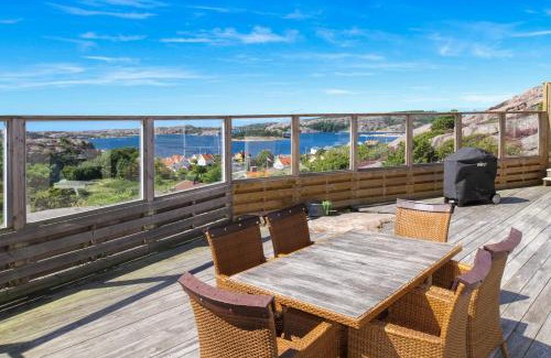 Fjallbacka Villa | Seafront with Terrific View by AJF Dream Living