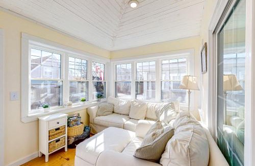 Wells Beach House | Seas the Day