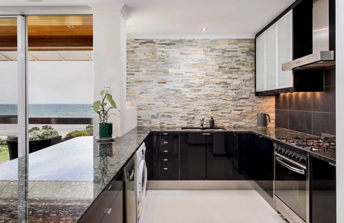 Semaphore Park Apartment | Seascape | Vacation Mode | 2 Bed Ocean View w BBQ