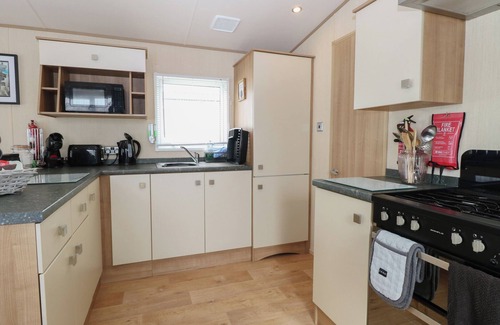 Hopton Cottage | Seashell Lodge, 50 Foxburrow Hang