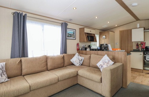 Hopton Cottage | Seashell Lodge, 50 Foxburrow Hang