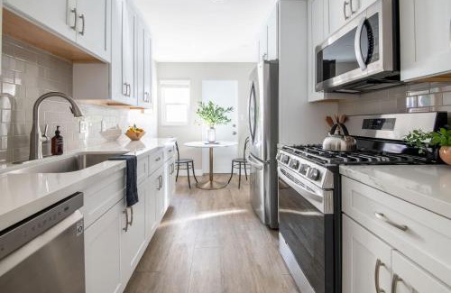 Village of La Jolla Apartment | Seashore I by AvantStay In the heart of La Jolla 5mins from the Beach