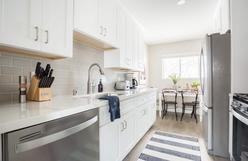 Village of La Jolla Apartment | Seashore IV by AvantStay | Comfortable La Jolla Flat 5mins from the Beach!