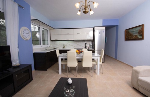 Faistos Apartment | Seaside Apartments-Ariadni