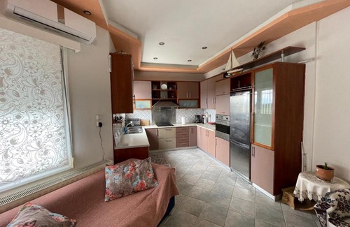 Nea Anchialos Apartment | Seaside apartment with private garden