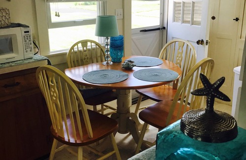 Wellfleet Cottage | Seaside Cozy Wellfleeter Cottage on Mayo Beach with 400 feet of private beach