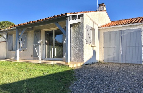 Saint-Vincent-sur-Jard House | Seaside house 400m from sandy beaches, 70m², 3 bedrooms