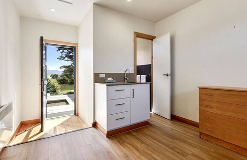 Bicheno House | Seaside House - Beachfront Holiday House