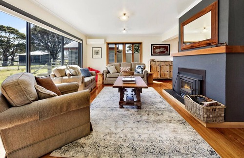 Bicheno House | Seaside House - Beachfront Holiday House