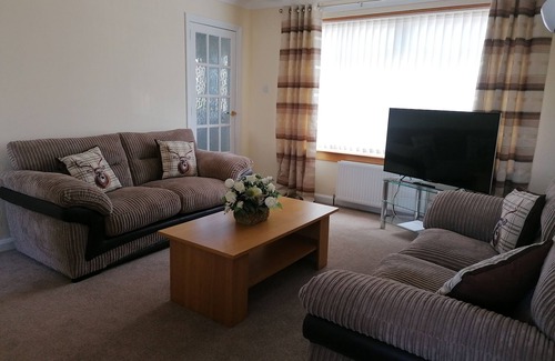 Port Seton House | Seaside retreat - Short walk to the beach!