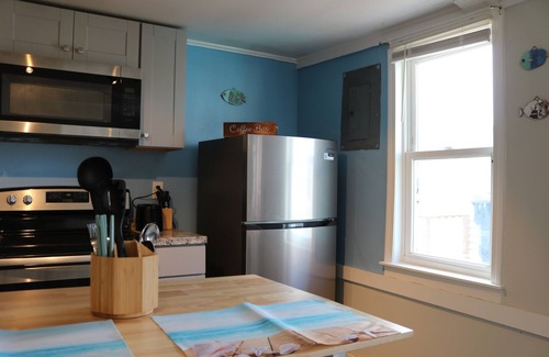 Hampton Apartment | Seaside Social - Steps to Wally's, Goat, L Street