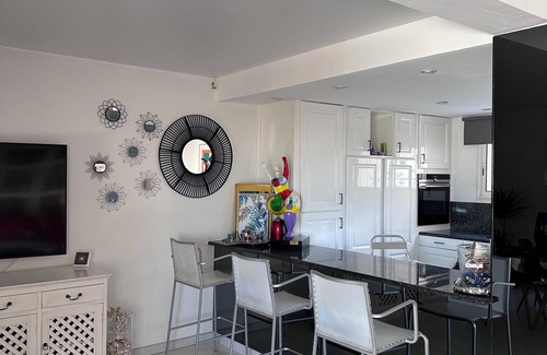 Montredon House | Seaside town house, quiet and bright