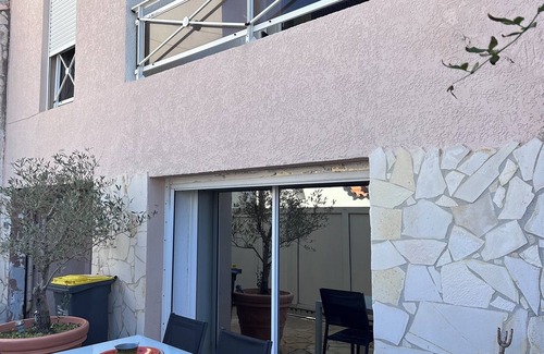 Montredon House | Seaside town house, quiet and bright