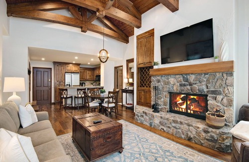 Edwards Condo | Seasons Lodge 206 | 2BR Arrowhead Condo w/summer AC, Pool, Hot Tub and Walk-to-