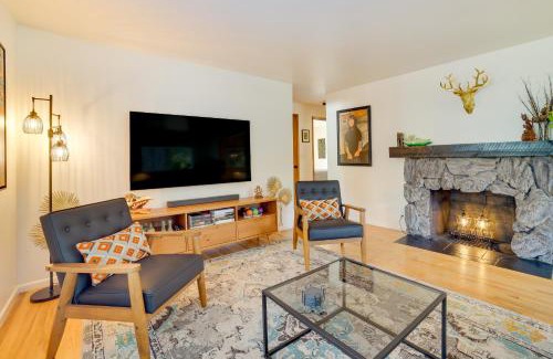 High Point House | Seattle Vacation Home with Hot Tub 5 Mi to Downtown