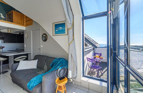 Le Pouldu Apartment | Seaview ! Bright veranda apartment at the foot of the beach