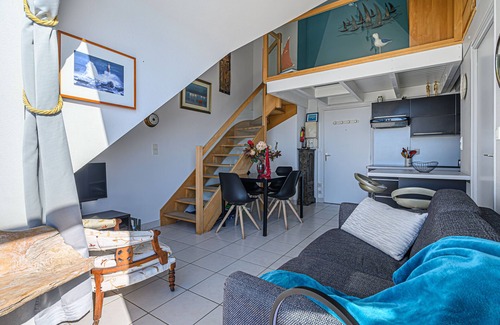 Le Pouldu Apartment | Seaview ! Bright veranda apartment at the foot of the beach