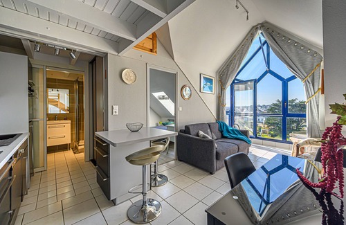 Le Pouldu Apartment | Seaview ! Bright veranda apartment at the foot of the beach