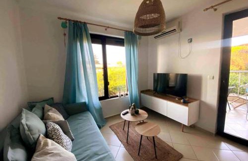 Sinemoretz Apartment | Seaview dreamy apartment with a pool and garden