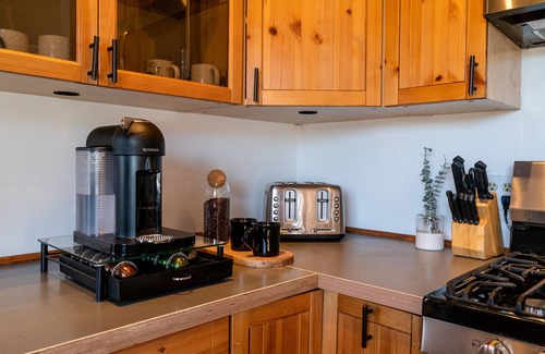 Idyllwild House | Secluded 1 acre Mountain Home - Hot Tub, 3 Decks & Direct National Forest Access