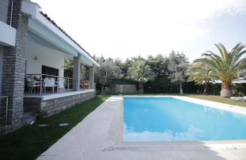 Burhaniye Apartment | Secluded 3BR Modern Villa w Private Pool and Views