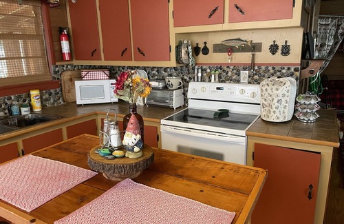 South Royalton Cabin | Secluded and Serene - GET AWAY FROM IT ALL! Barnard, VT