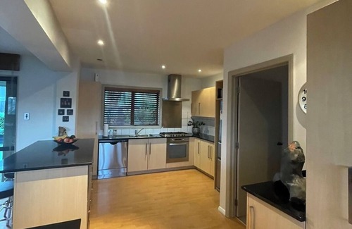 Kohimarama House | Secluded Bays Home Close to Everything