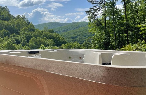 Lejunior Cabin | Secluded Cabin with a mountain view, hot tub, full kitchen, and living room.