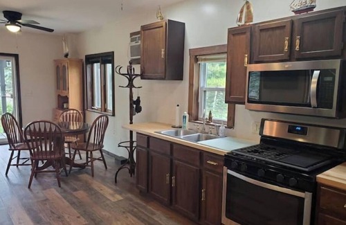 Ripley Cottage | Secluded Cottage with Hidden Cove on Lake Erie