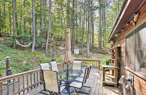 East Durham Cabin | Secluded East Durham Cabin Retreat w/ Deck!