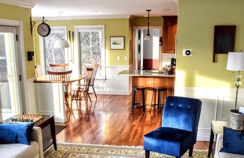 Waterbury House | Secluded Family/Group Retreat with Mountain Views & private Pool or Hot Tub